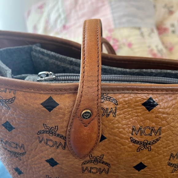 2 for Authentic MCM Cognac Visetos Tote and new felt organizer - Picture 6 of 15